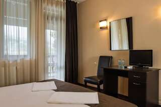 Отель Chiflika Family Hotel Асеновград Двухместный номер с 1 кроватью или 2 отдельными кроватями-6